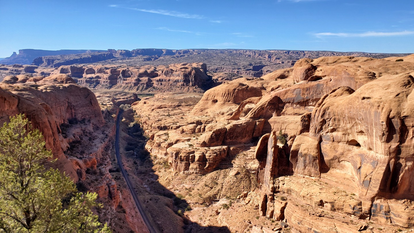 Highlight: https://images-prod.trailsoffroad.com/scout_routes/397/hero_file_name/1648678561073_resized_Hero.jpg