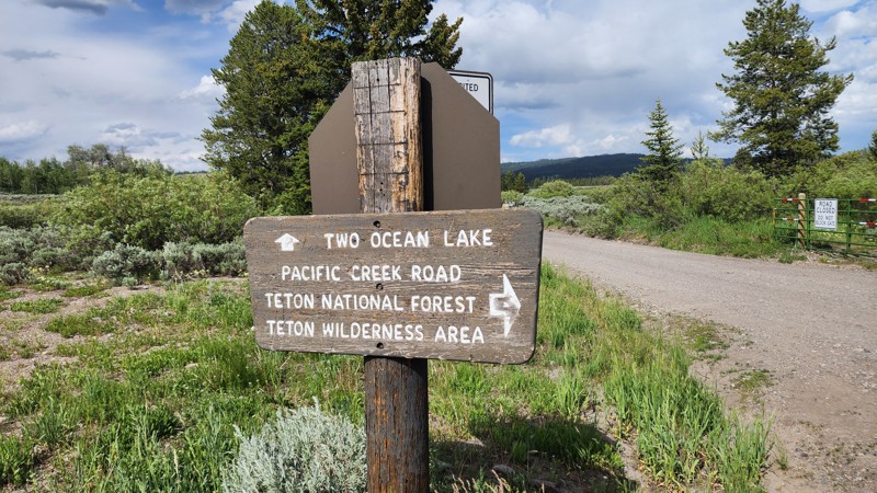 Two Ocean Lake Road Trail Review Photo