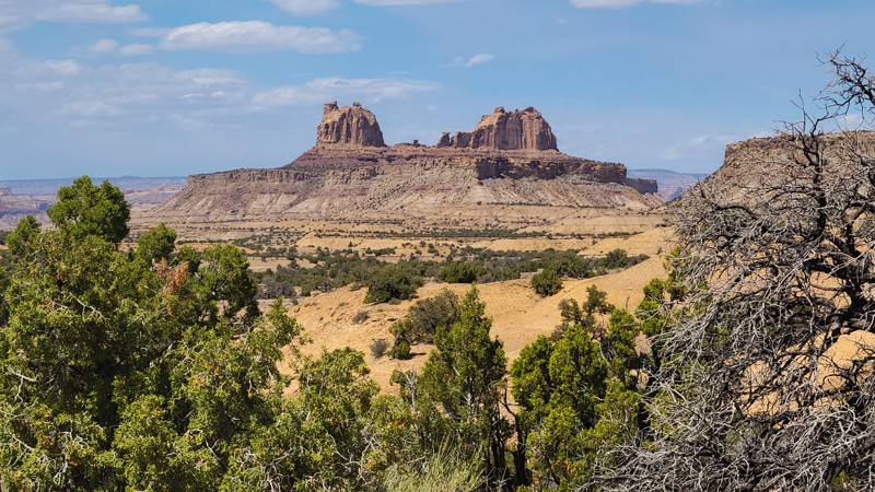 Utah: Oil Well Flat Hero Photo