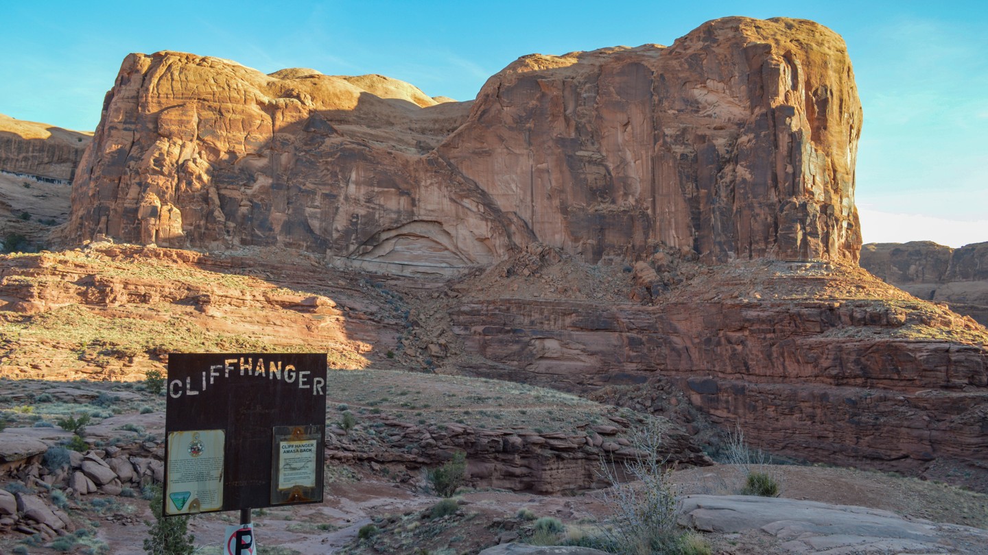 Cliff Hanger - Waypoint 1: Trailhead